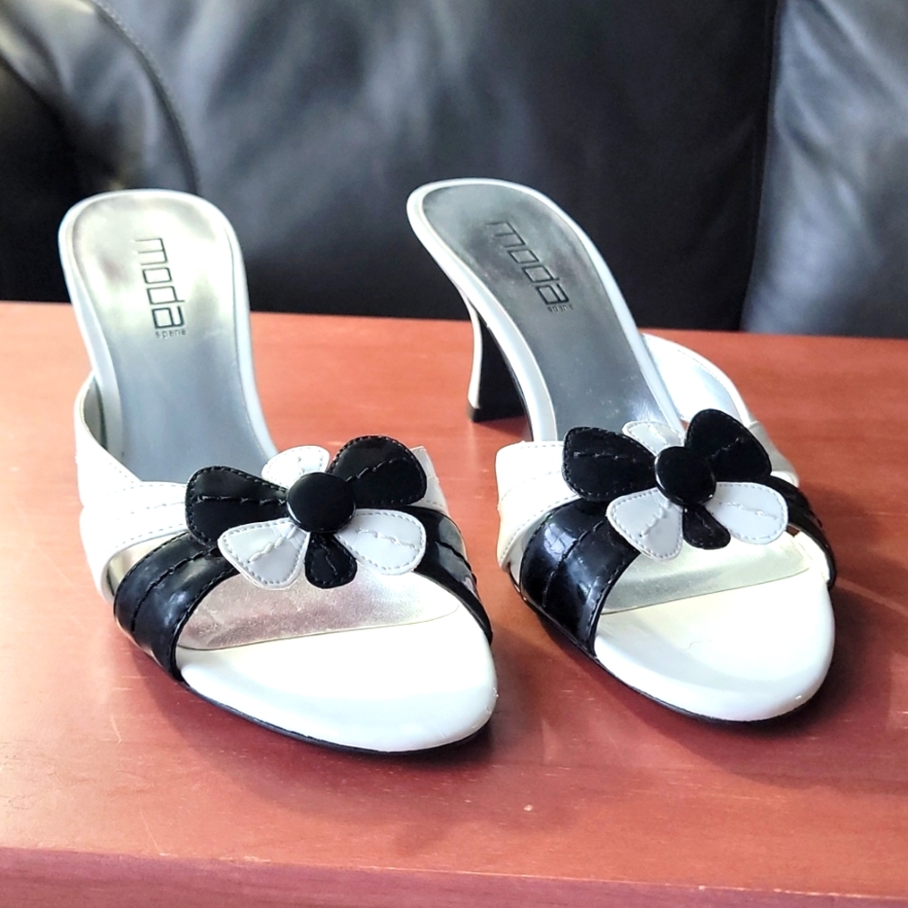 Sandals - Moda
